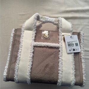 Lululemon Boxy Mini Tote Bag 4.5L
Faux Shearling Trims